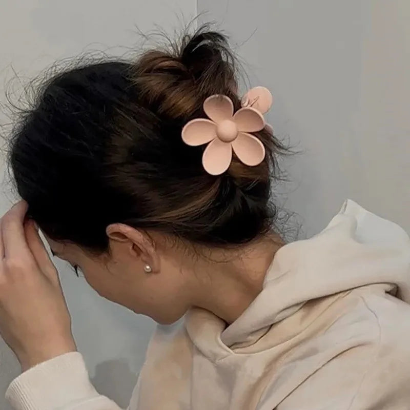 Korea Flower Shape Hair Claw Clip for Women.