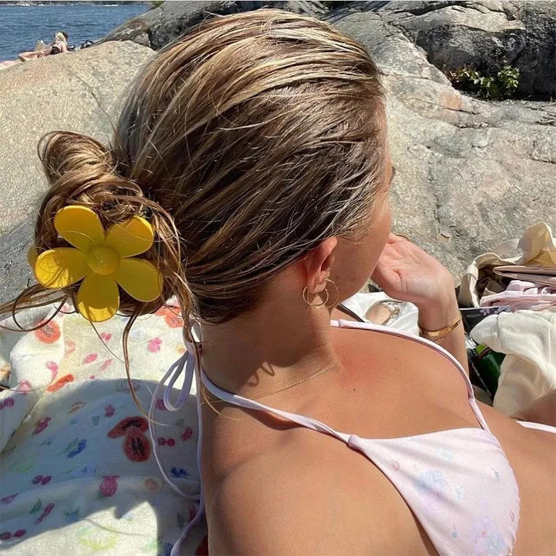 Korea Flower Shape Hair Claw Clip for Women.